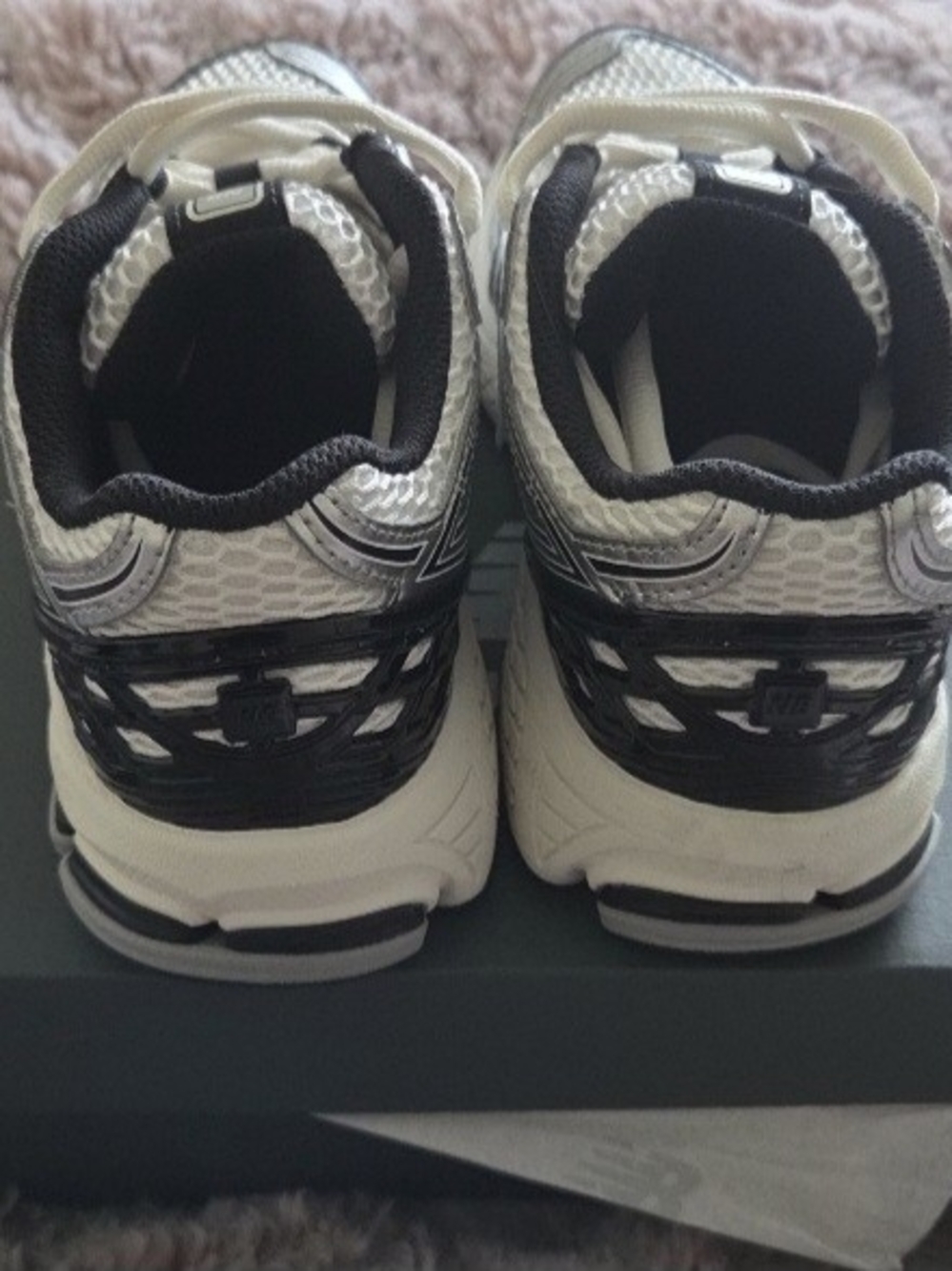 New Balance White and Black Athletic Lace-Up Trainers - Picture 4 of 7